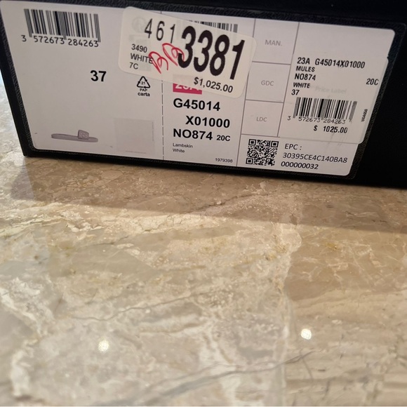 Chanel CC Logo Slides - Picture 9 of 11